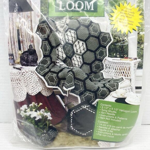 1999 Craft House 5.5"x 5.5" Hexagon Lap Weaving Loom Tying Shuttle & Yarn Needle - Picture 3 of 4